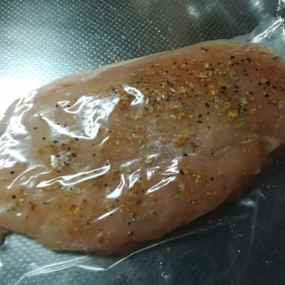 鶏むね肉の下味冷凍★ハーブサラダチキン
